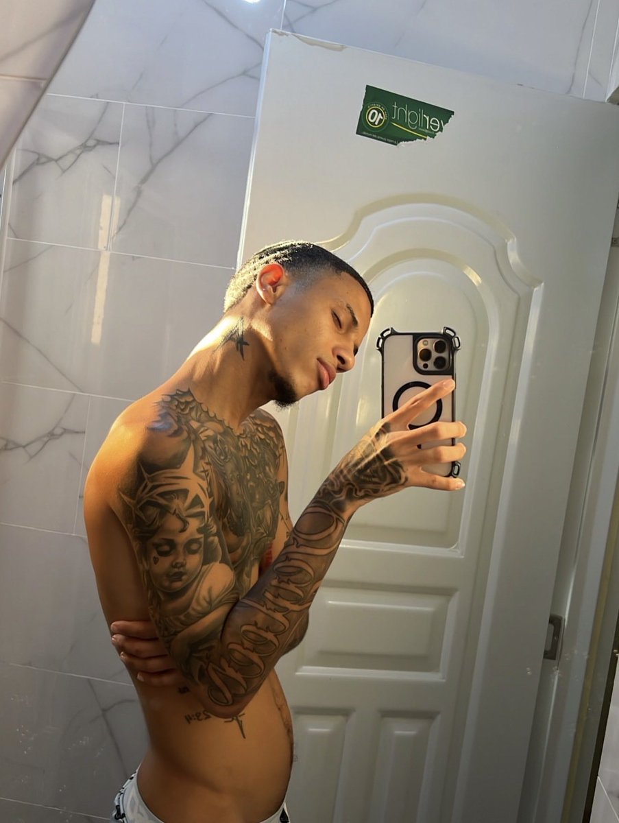 baez_dair0n's tweet photo. https://t.co/OJRZNFSS8E entra aver 😈 https://t.co/SspDEhDk0l