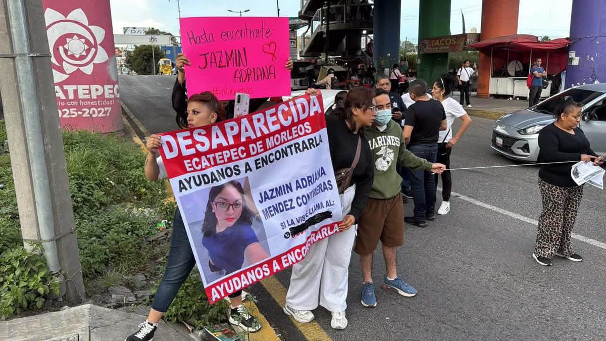 amarilloalarcon's tweet photo. ‼��Siguen cerrada la vialidad de av. Central a la altura de #RioDeLosRemedios 
por la desaparición
de Jazmín Adriana Mendez
Vista x última vez en #Ecatepec el 27/09/2026

Acudió con su ex pareja a cobrarle un adeudo y no ha regresado a casa

Sus 2 hijas están‼️ muy angustiadas https://t.co/T9QfAkw5M4