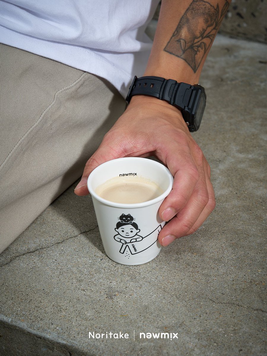 newmixcoffee's tweet photo. [𝗡𝗼𝗿𝗶𝘁𝗮𝗸𝗲 𝘅 𝗻𝗲𝘄𝗺𝗶𝘅]
本日より、Noritake x newmixのコラボレーションアイテムがnewmix全店舗に���場します🙌✨
香ばしいほうじ茶ミルクティーをはじめ、Noritakeのイラストが描かれた陶器カップやTシャツまで。コラボ期間限定でお楽しみいただけます🤍
#뉴믹스 #newmix #ニューミックス https://t.co/cyZf3FJwZZ