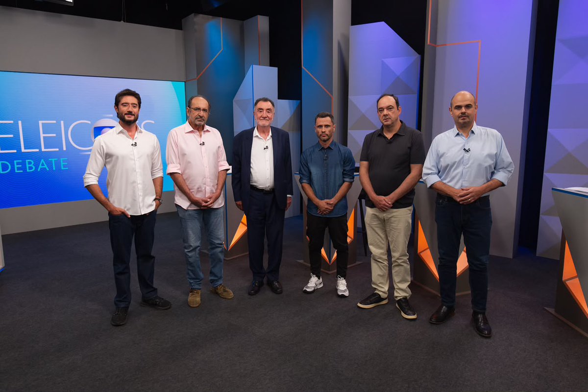 eixopolitico's tweet photo. 🇧🇷 Os candidatos Gabriel Azevedo (MDB), Alexandre Kalil (PDT), Patrus Ananias (PT), Cleitinho Azevedo (Republicanos), Flávio Roscoe (PL) e Mateus Simões (PSD) no estúdio da TV Globo em Minas para participar do debate entre candidatos ao governo de Minas Gerais.

📸 Globo/Douglas Magno