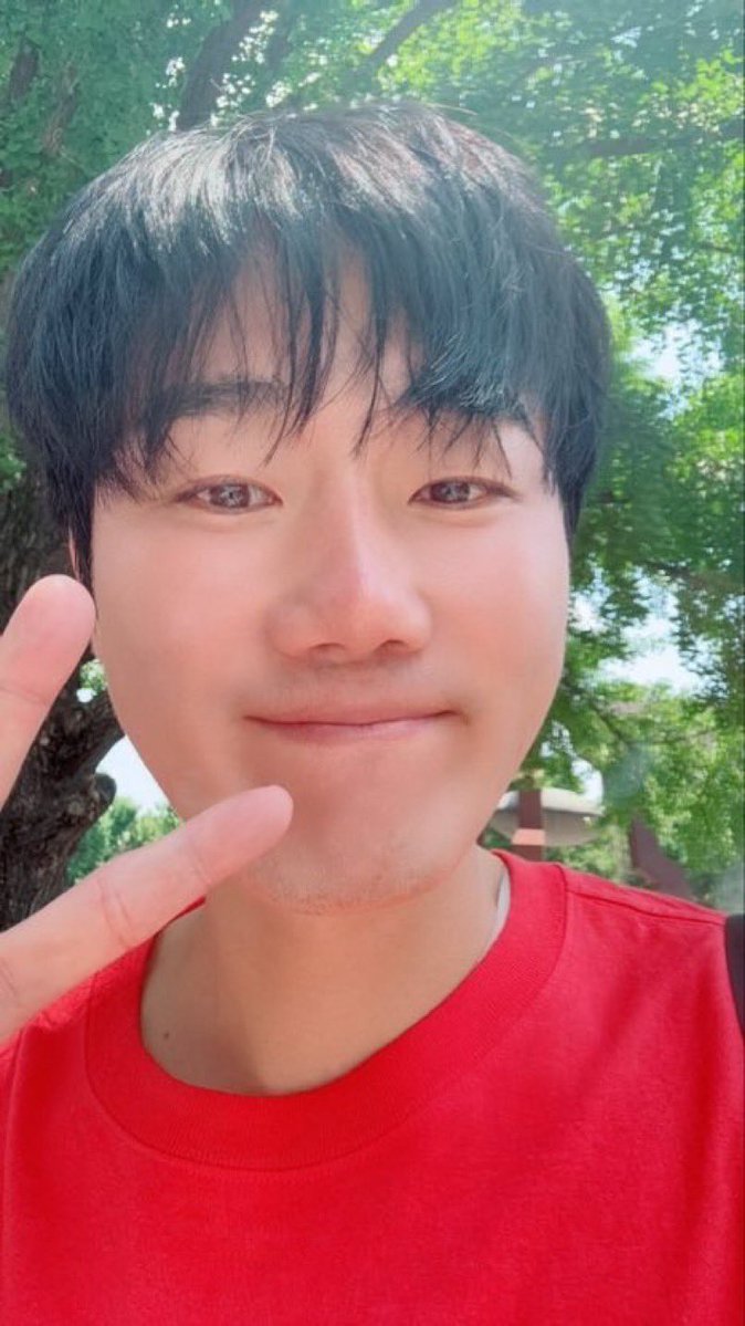 _wlql's tweet photo. @둥근 승현 떳어 일어나야되

둥근슨현떳습니다 자리에앉아서 어제 데이터 깝시더 https://t.co/7ydNI8LbRb