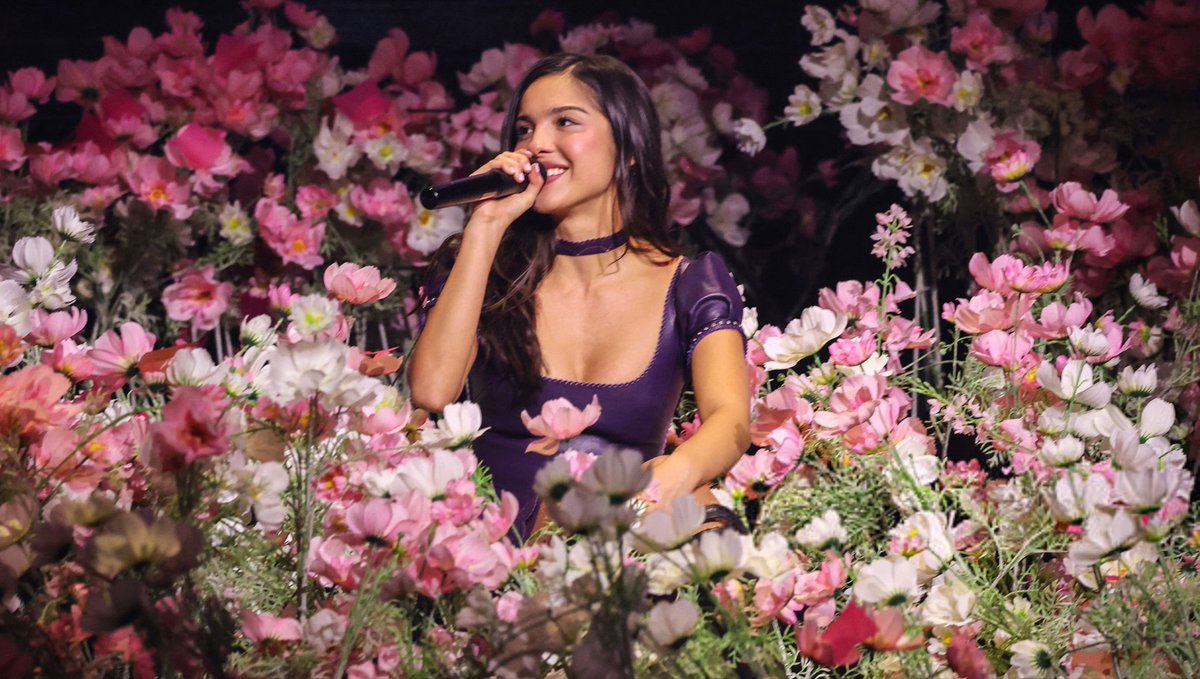 oliviarodrbr's tweet photo. Olivia Rodrigo substituiu "begged" por "lacy" no show de hoje da The Unraveled Tour.

#UnraveledInPittsburgh https://t.co/5hIP4ZZVD9
