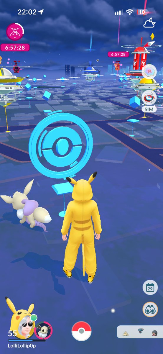 kaolliveira's tweet photo. Pokémon Go bugou e uma Arbok virou encosto do meu Eeveezinho kkkkkk

#Pokemon #PokemonGO https://t.co/qyBlj8AAiY
