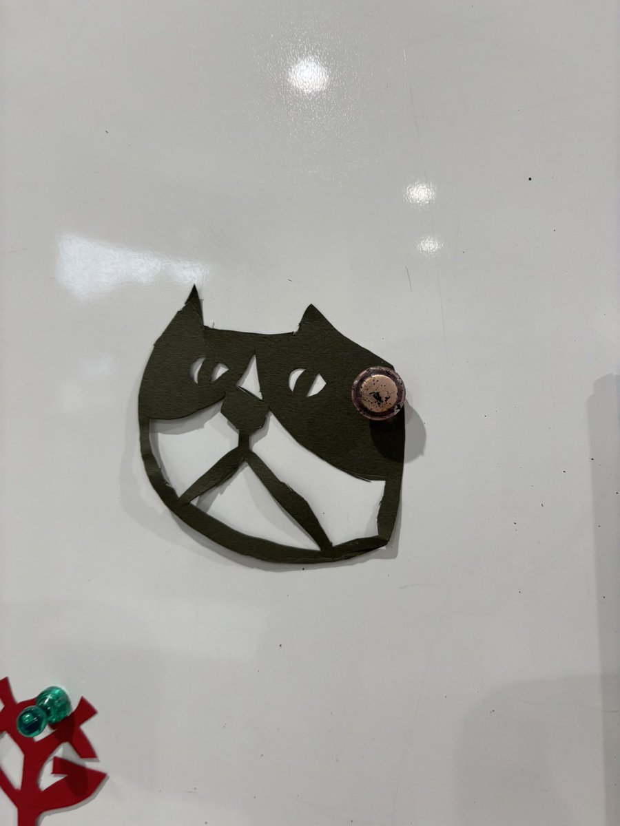 TetsukoNagano's tweet photo. 久しぶりに切り絵の授業でした。
さぁ、私は私でカレンダー作りへエンジンかけていく時期。
脳みそがあっちこっちに興味を持って、すぐに自分のことを後回しにするの、危ない。 https://t.co/3eYwFFHICn