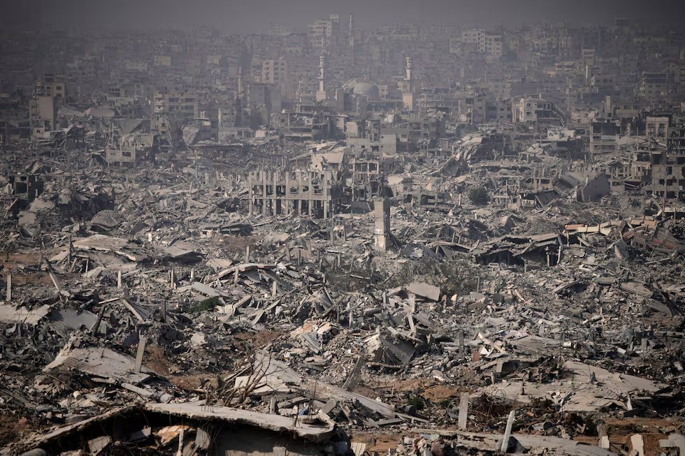 periodistan_'s tweet photo. En el futuro, cuando la humanidad recuerde estos años, se dirá que fueron los años del genocidio.
Que un país hizo esto, a la vista de todos, en vivo, por TV y redes sociales, y que el mundo se lo permitió.

Y se hablará -con vergüenza- del cómodo silencio de unos cuantos. https://t.co/CaxJ2NwYur