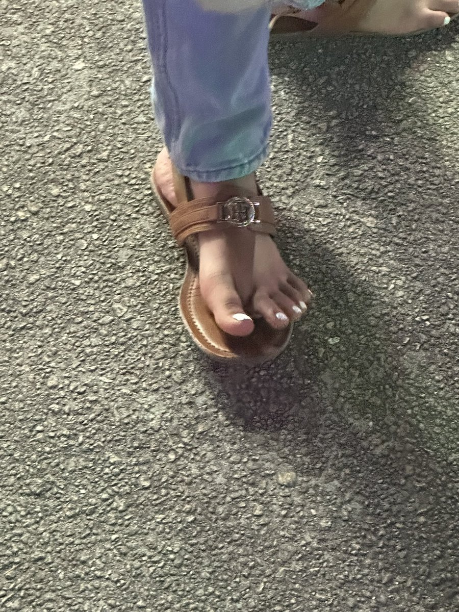 Leothecatcher's tweet photo. candid latina ex toes #candid #candidfeet #feet #feetfetish #toes #goon #trib https://t.co/xpubzGcahD