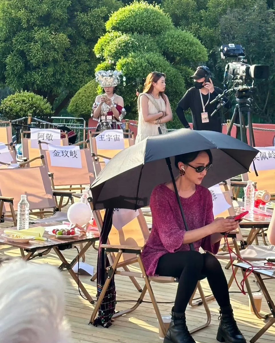 MissyAbundxzr's tweet photo. Just crashed the hottest variety show set today! Can’t stop laughing u0026 already counting down to the next episode—this is the best behind-the-scenes vibe ever https://t.co/N7XdBGNXeW