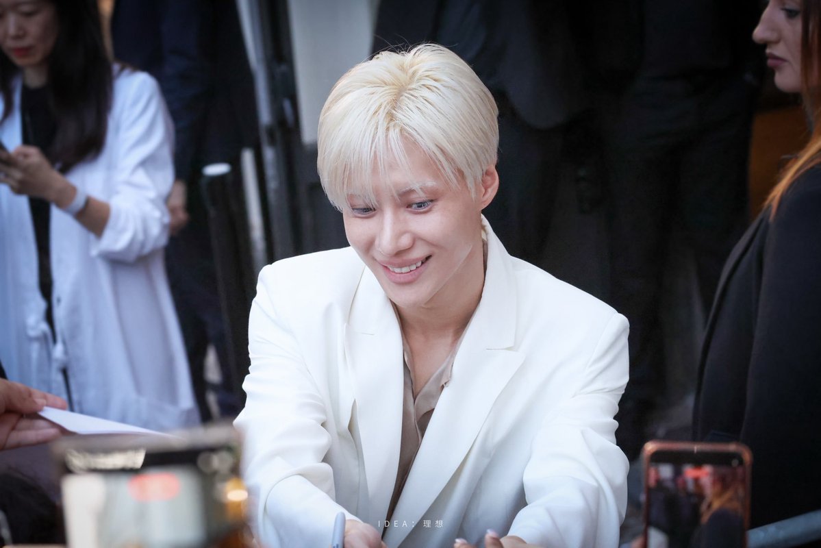 my__cheese's tweet photo. 꺼드럭 같은거 1도 몰르고 엊그제 데뷔한 사람같음 https://t.co/UI6vr2DQvO