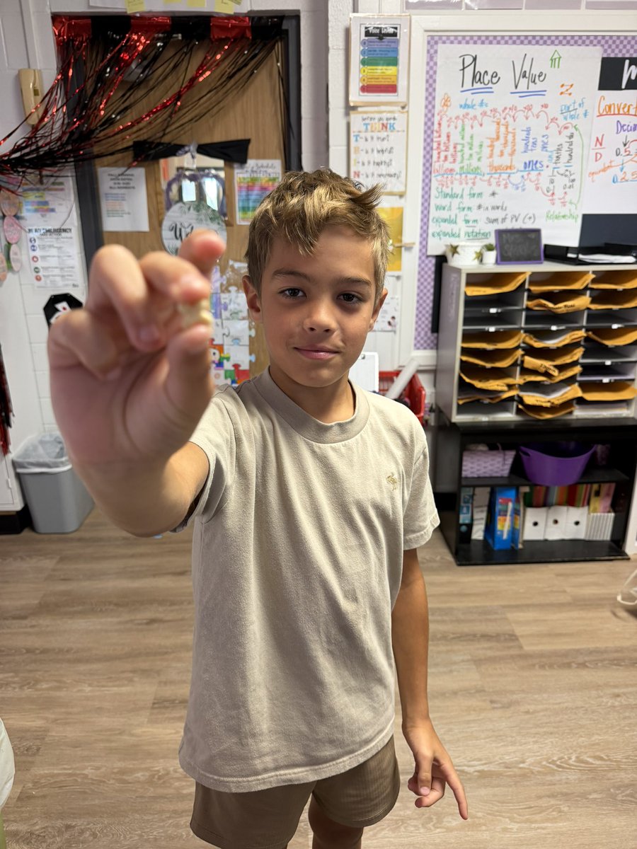 StarnesScholars's tweet photo. ✖️🪄 Day 2️⃣ of Multiplication Magic didn’t disappoint! ✖️💜🪄

We loved showing our strategies, enjoying magical deliciousness, and continuing our restaurant planning. I can’t wait to see some incredible plans! 🙌🏻

@canyoncreekrisd 
#4thgradeROCKS
#RISDDreamOn
@RISDmath https://t.co/Kjk7AleNBq