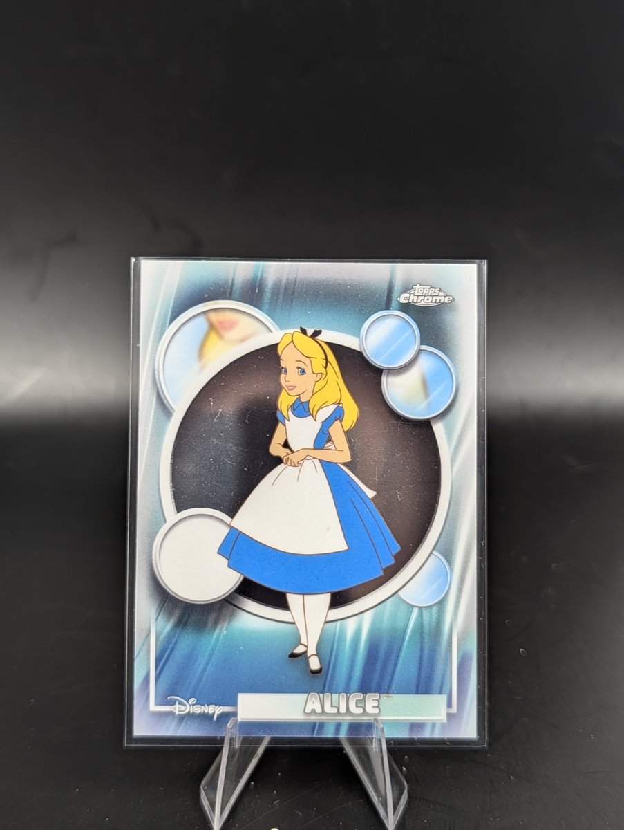 HarpoonHobbyCo's tweet photo. 🎩 Alice just dropped — 2026 Topps Chrome Disney #75 Base ChromeIG: https://t.co/4bW7iH926U drops: https://t.co/cUmTEhHC3d #Disney #ToppsChromeDisney #DisneyCards #TheHobby https://t.co/0XPDMMpxyv