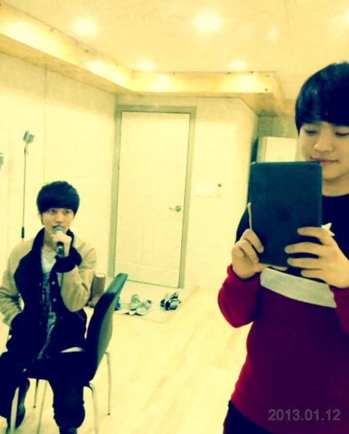 kimgangwuu's tweet photo. 온앤오프 리더즈
중1 동창 노는무리 달랏음 
보컬학원에서 우연히 마주쳐서 그때부터 친해짐 오디션 같이봤다가 80명중에 2명 딱 같이 합격 같이 데뷔함 연생 1~2등 다투다가 투리더 됨 군대도 같이감
데뷔 올해로 10년차
야..르 https://t.co/1fzrCKOY72