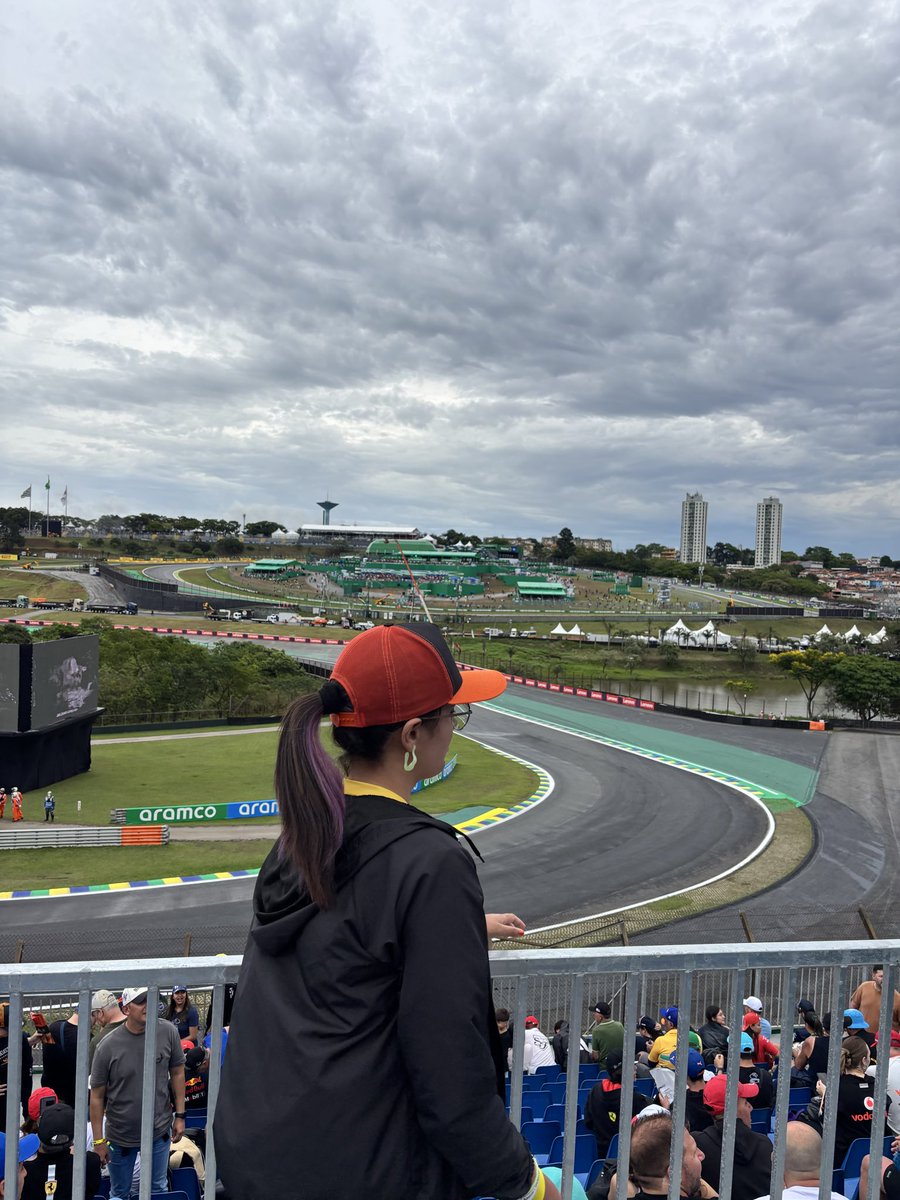 4_DaftPunk's tweet photo. Eu PTista safada filha de dois petistas safados em Interlagos vendo o LN botando todo mundo pra mamar, aqui a gente faz o L duas vezes. Com esse bracinho de desnutrido que você tem tá precisando é de uma cesta básica https://t.co/VCtgEqi6BP