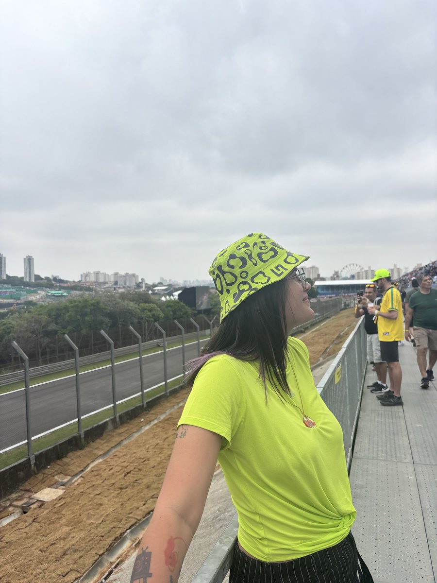 4_DaftPunk's tweet photo. Eu PTista safada filha de dois petistas safados em Interlagos vendo o LN botando todo mundo pra mamar, aqui a gente faz o L duas vezes. Com esse bracinho de desnutrido que você tem tá precisando é de uma cesta básica https://t.co/VCtgEqi6BP