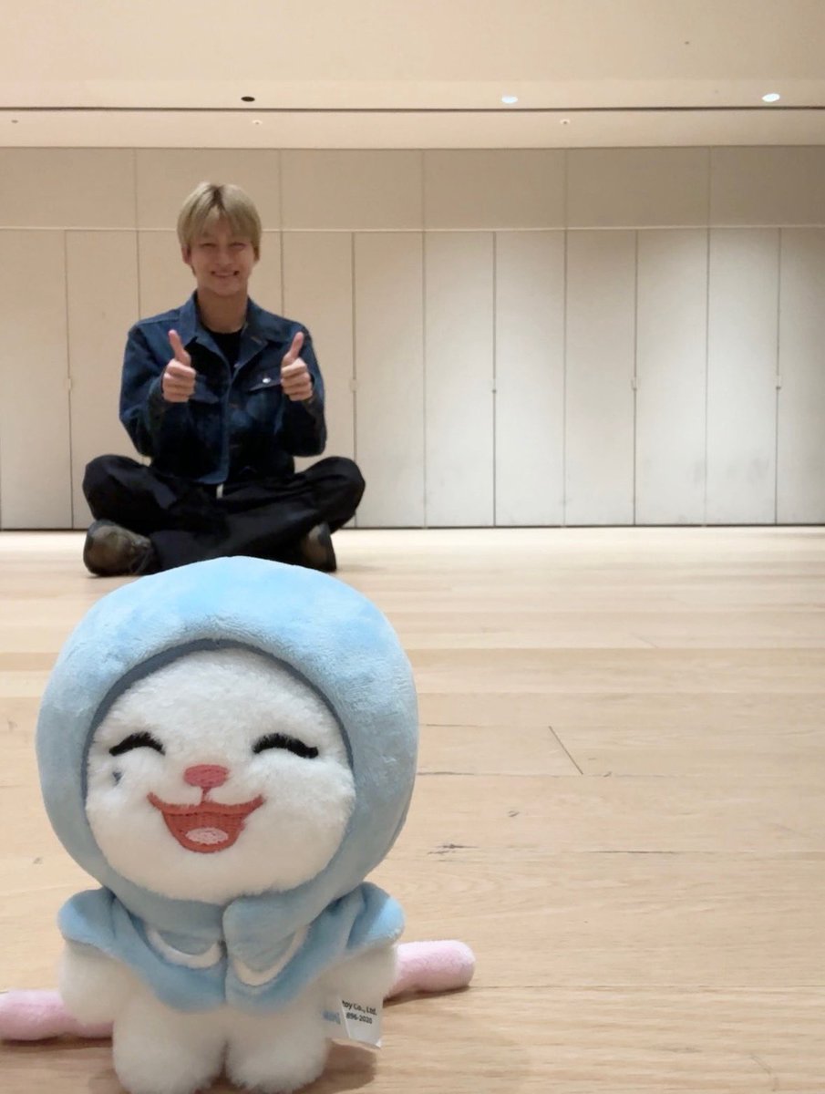 O60328's tweet photo. 260930 위버스 포스트 #지훈♡ 

다들 햇피한 하루 보내세예🪼🫶🏻 https://t.co/tpE5biPkm6