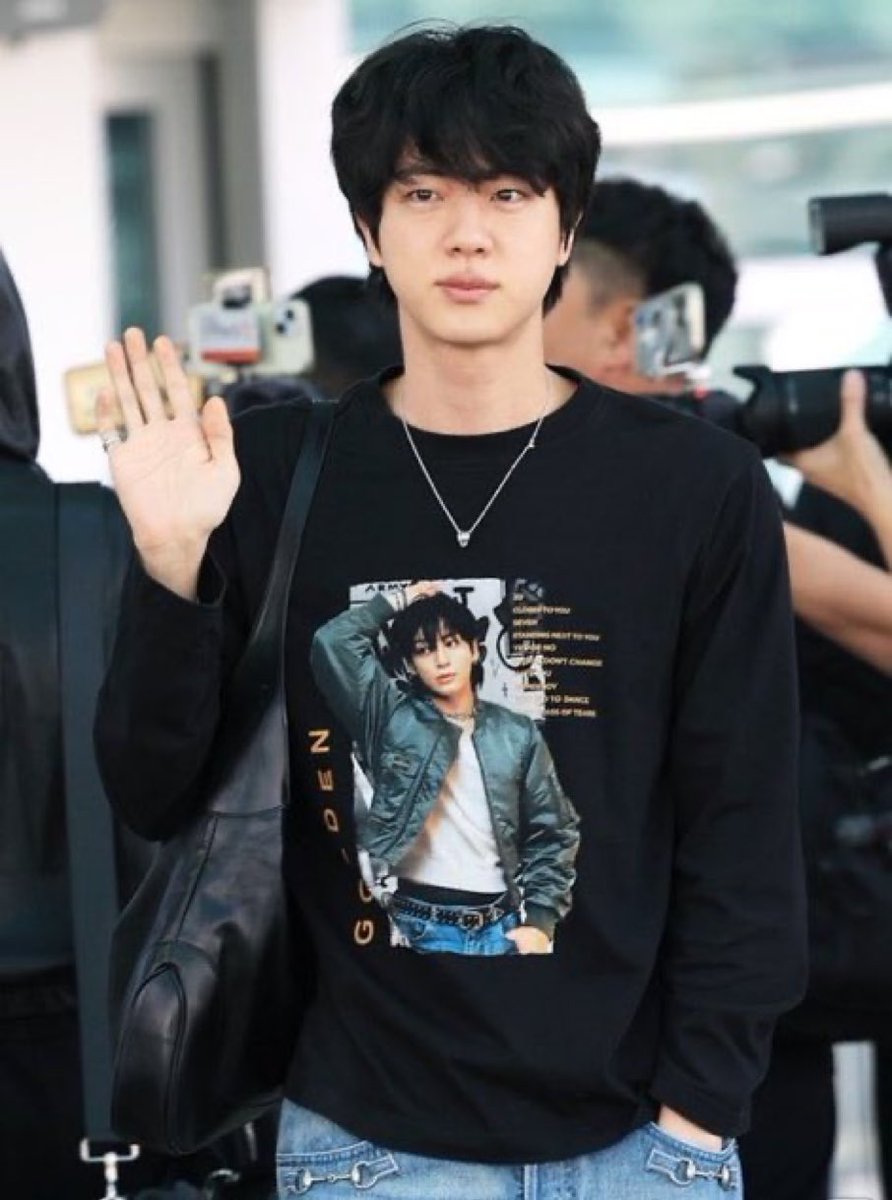 luvsfthv's tweet photo. como é ser amado aos berros jungkook? https://t.co/0GwGva3Y2W