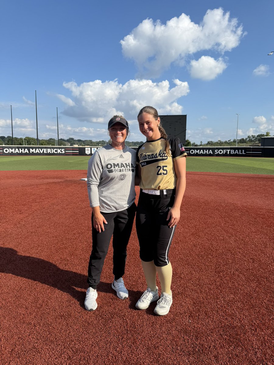 dylamling2028's tweet photo. Thank you again @OmahaSB for another awesome camp. I can’t wait to be back soon! 
@coach_heard @Jen_Daro @Brooke_Dumont 
@NEGold319 #GoldDNA https://t.co/Q5ddqHzz06