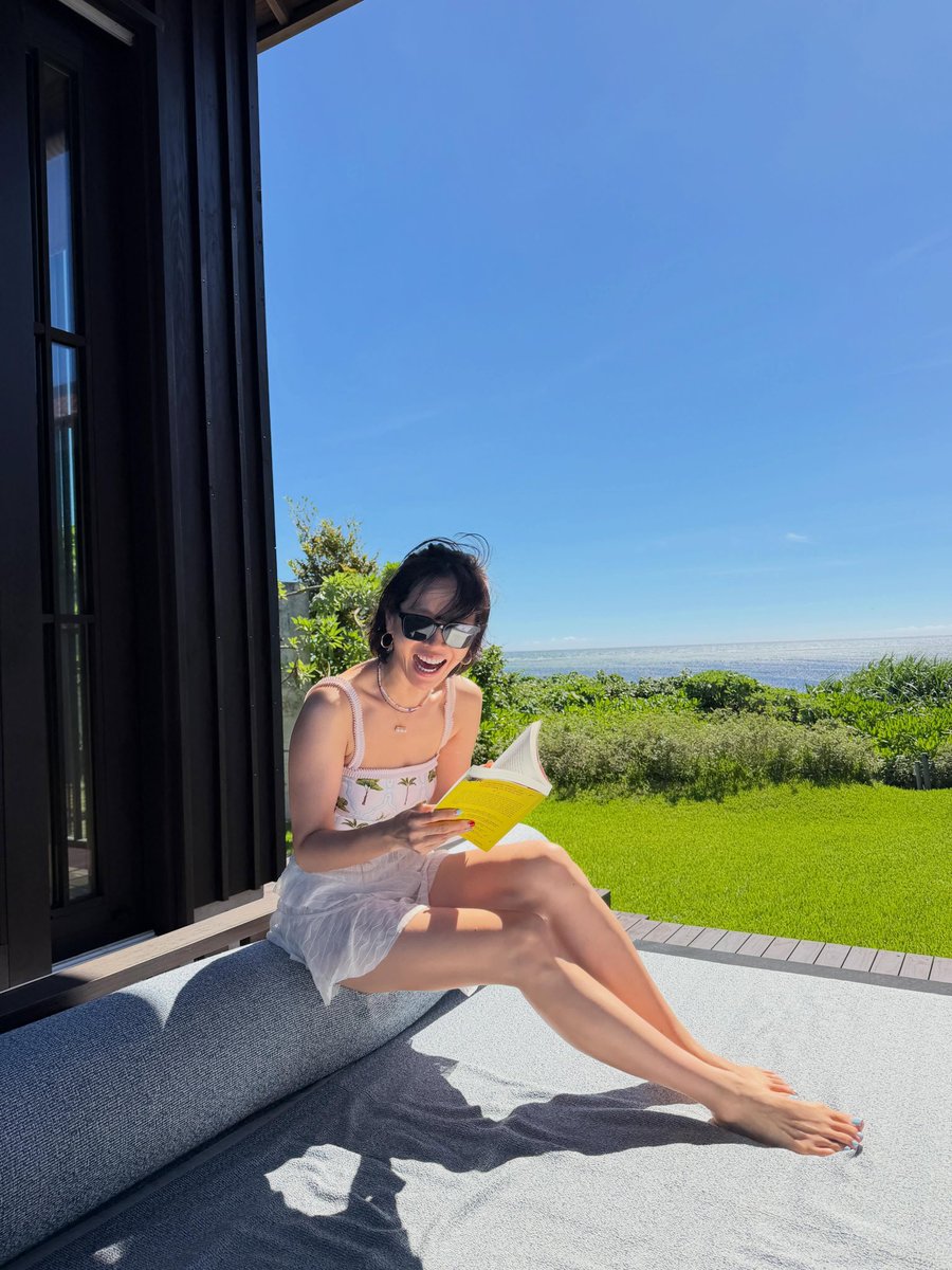sonyejinpics's tweet photo. son yejin:

“i only post happy moments on social media, but i’m just a regular person like anyone else. i look at other people’s social media and wonder, ‘they have a baby, too—why don’t they look tired?’ and feel envious.”

“i tend to focus on my shortcomings and feel regret over what i couldn’t achieve; i’m not the type to sit still, so i’m someone who pours every ounce of energy into things. that’s why i really envy people who are laid-back, relaxed, and optimistic. watching the show <human theater> (kbs documentary mini series) is my way of unwinding. living each day so intensely can sometimes feel overwhelming, so i wish i could take things more easy.” she said, emphasizing that she, too, is an ordinary person with her own share of worries.

https://t.co/31SCaBH8tb
