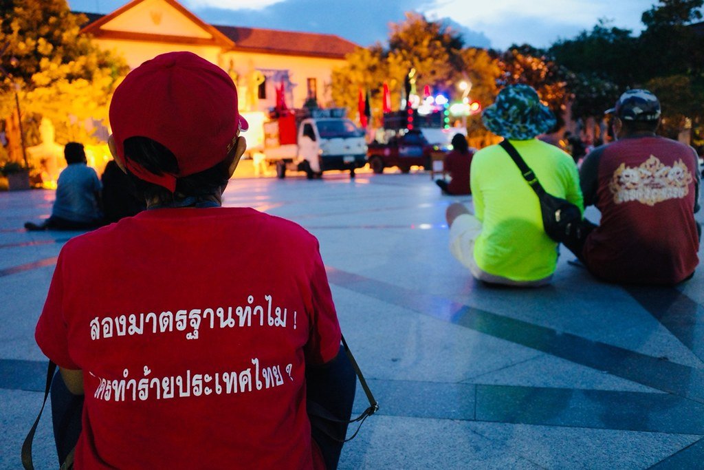 oonginlavender's tweet photo. กูไม่ได้เกลียดการแจกตังค์ แต่กูเกลียดการแข่งขันที่ไม่free&amp;fair ไม่แฟร์ยังไง? นึกภาพนะ ถ้าคนแจกตังค์เป็นเท้ง เป็นไหม เป็นอ.เชน เป็นหนิม คงโดนแจ้งยุบพรรค เผลอๆติดคุกด้วย กฎหมายไม่ผิด ก็แจ้งจริยธรรมหต. แล้วที่ทุเรศคือ ยังไม่ทันข้ามคืน ปปช.ขึ้นอินโฟการันตีเลย มัน2มาตรฐานเกินไป ทุเรศ! https://t.co/4TW5q1Afst