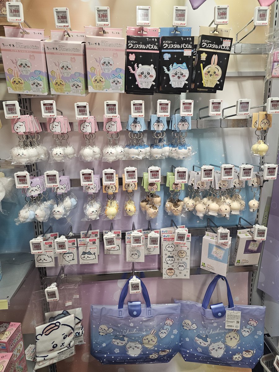 Syasincyan's tweet photo. ビックカメラ来たらたくさん売ってた。たしかに限定品は魅力だけどこういうので良いんだよ https://t.co/MSbteXaAon