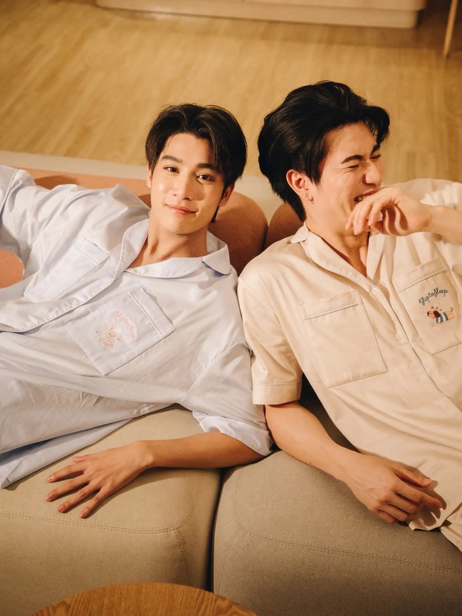 INN__OFFICIAL's tweet photo. (🔔) IG Post : sliptosleep update || 29.09.2026《1/3》
🔗 https://t.co/3MoZV4tD3e
💭 Your @innjakkrasin & @Ongsacelcius1 matching-PJs moment. 💕🐶🌙🐇
#Sliptosleep
#TheOriginalBralessPJs
#innjkrsn #Sliptodachshundandrabbit https://t.co/B0uKamTpXx