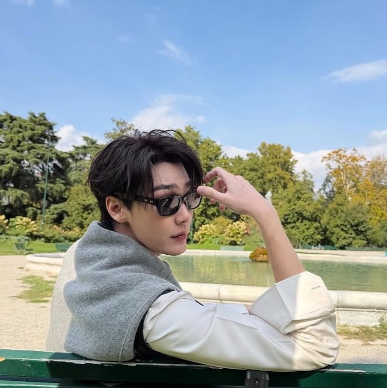 secretofkf_'s tweet photo. แว่นอะไรทำไมกันแด๊ดไม่ได้ https://t.co/WMuNvYD5wU