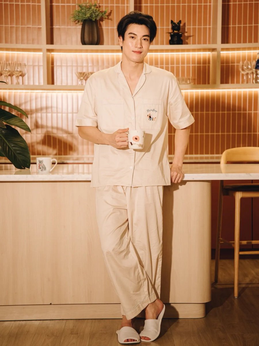 INN__OFFICIAL's tweet photo. (🔔) IG Post : sliptosleep update || 29.09.2026《1/3》
🔗 https://t.co/3MoZV4tD3e
💭 Your @innjakkrasin & @Ongsacelcius1 matching-PJs moment. 💕🐶🌙🐇
#Sliptosleep
#TheOriginalBralessPJs
#innjkrsn #Sliptodachshundandrabbit https://t.co/B0uKamTpXx