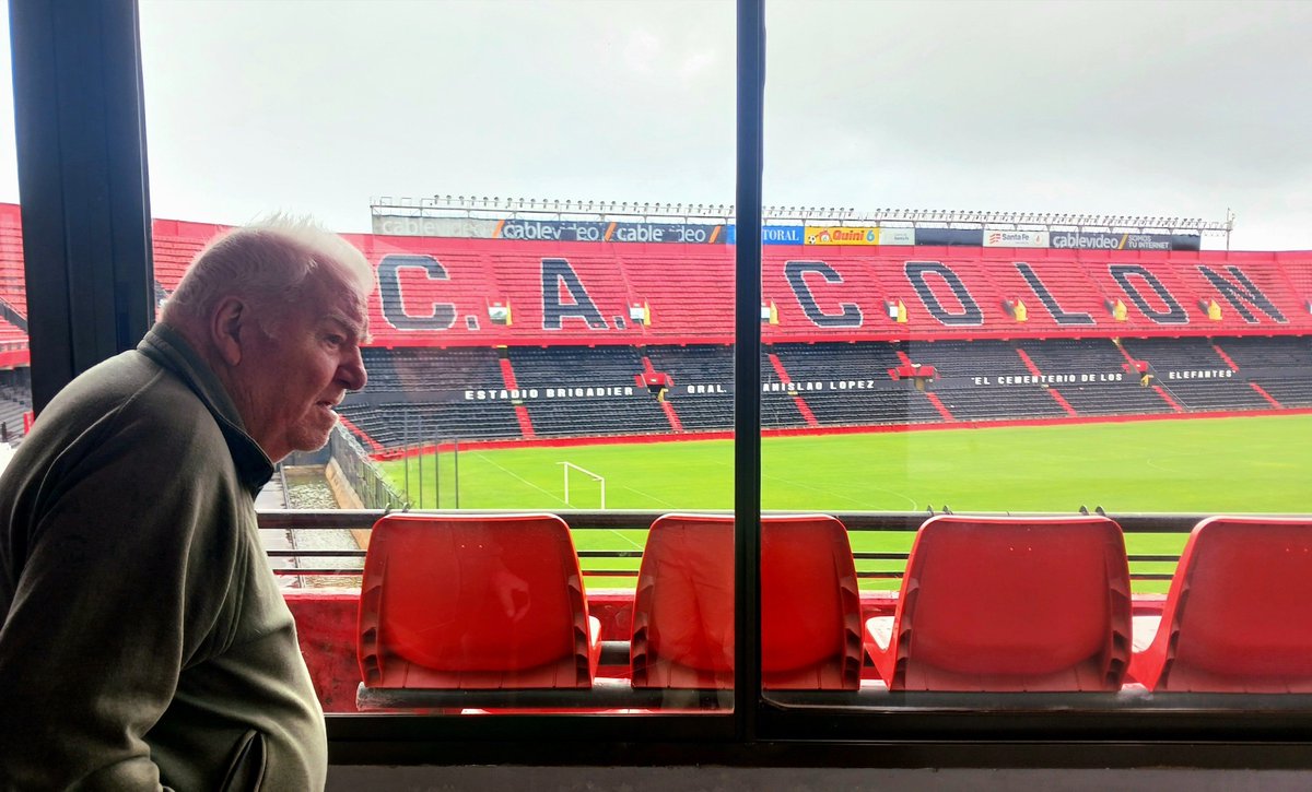 RamiroOreggioni's tweet photo. Hoy fue un día muy especial.
Él es mi abuelo, el culpable de que yo sea sabalero y quien me llevaba a la cancha de chico. Por motivos de salud, hacía más de 15 años que no pisaba nuestra cancha. Hoy lo llevé de sorpresa. Un momento que vamos a guardar para toda la vida❤️🖤 https://t.co/oT9lAPFtKP