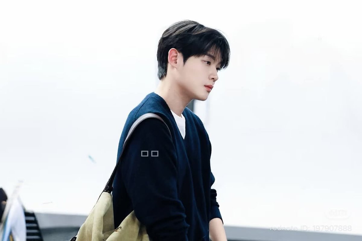 yunsiksj's tweet photo. Rồi hôm nay anh sẽ mặc gì nè ?
Chào đón Kim YoonSik nào - nhanh lên anh ơi

#KIMYOONSIKPFWSS27
#YOONSIKINPARIS https://t.co/LfJmXgL5QM