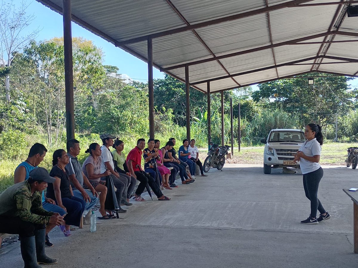 Agricultura_CZ2's tweet photo. ¡Bienes y servicios institucionales llegan al campo de #Napo! 

20 productores de Chonta Punta, Tena, conocieron alternativas de apoyo para fortalecer su producción.

Además, acercamos a productores de plátano con la empresa privada para impulsar oportunidades comerciales. https://t.co/XamWTYiKrb