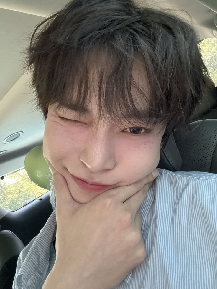 docloverr's tweet photo. Doyoung's duality needs to be studied https://t.co/0JeinEw4Hv