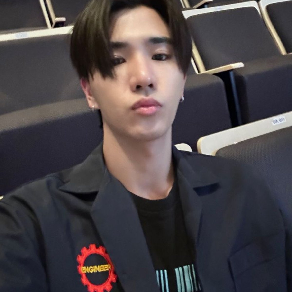 nniearchive's tweet photo. Ini kating gw angkatan 20, dulu ketua panitia yang ngader gw. Orangnya galak banget, mukanya hampir nggak pernah senyum. Tapi kalau udah bareng Kak Santa, wakahim yang cantik itu, beda lagi ceritanya wkwkwkwk.

#PerthSanta https://t.co/65vv4fOPo1