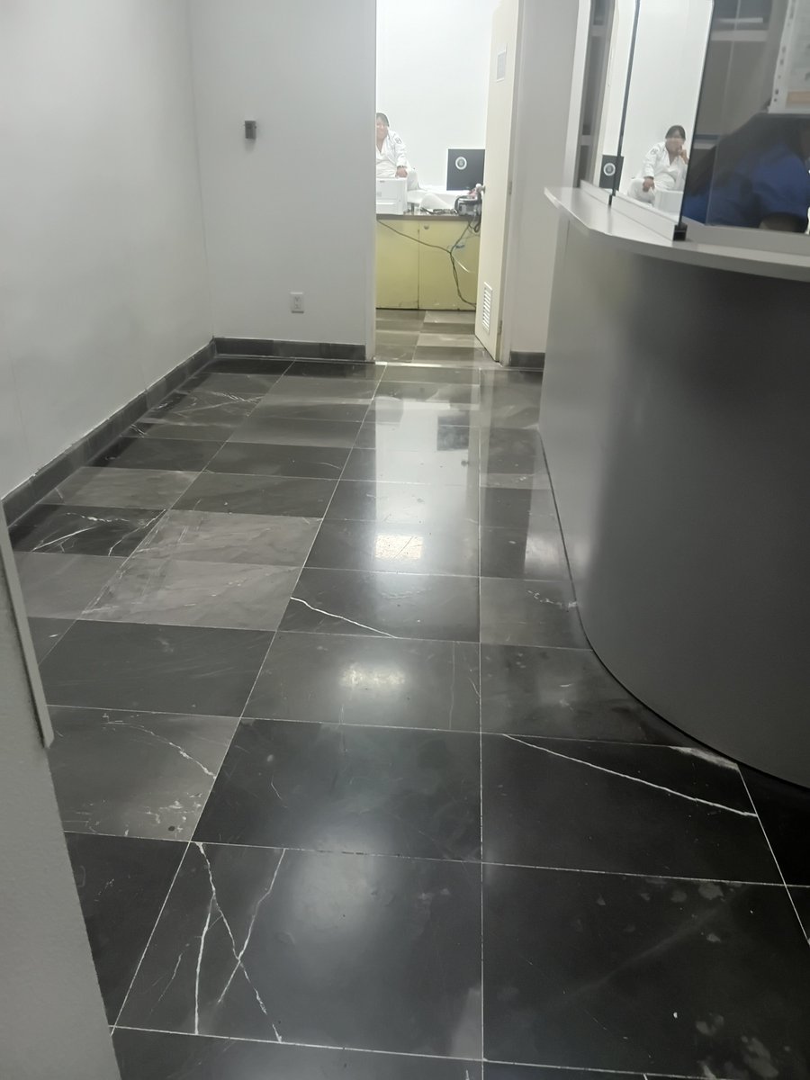 Emorales100320's tweet photo. Hoy visite @Tu_IMSS  en la UMF 9 y es increíble como los doctores en vez de atender estén platicando con las asistentes médicas y usen las camas  cuando ya esta por finalizar su turno  #imss #zoerobledo https://t.co/xcCqmjcy4v