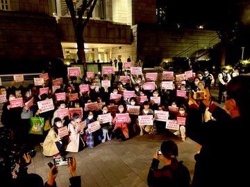 K_SAGINUMA's tweet photo. @mogura2001 確か、この時は最大百人近くの弁護団を結成して裁判に挑んだのでしたね。
今回は、元身内に対してどこまで弁護団の人数を揃えるかで本気度がわかりますね。
弁護団以外のファンネルも怖いんだけど。 https://t.co/e6M7DXtb4X