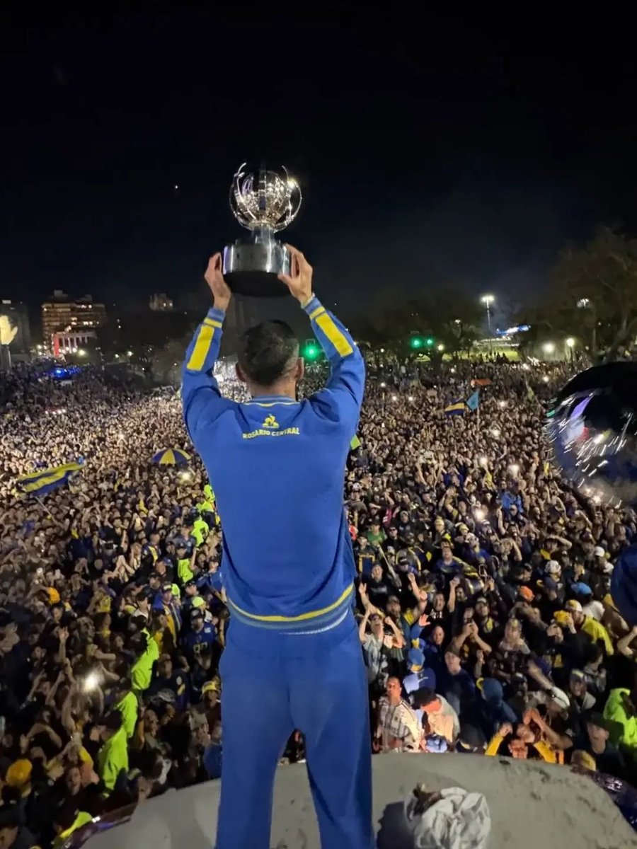 florrc3's tweet photo. Todos atrás de un mismo hombre; El ÁNGEL de los sueños imposibles, el ÁNGEL que lo puede todo, el ÁNGEL del gol y lo más importante de todo

EL ÁNGEL FABIÁN DI MARÍA DE CENTRAL https://t.co/FUMEkkN3Pn