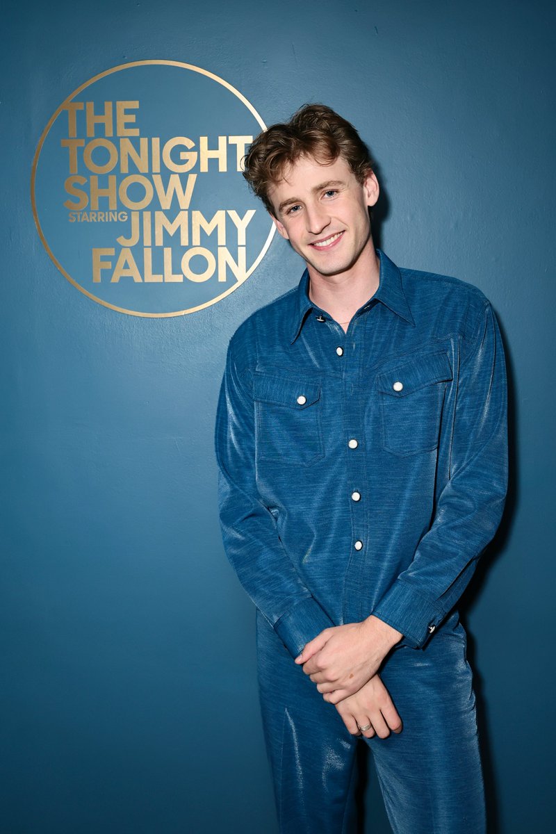 FallonTonight's tweet photo. TONIGHT: Magnus Ferrell makes his TV debut to perform “Asleep Talking”! #FallonTonight https://t.co/92eiGj0E5G