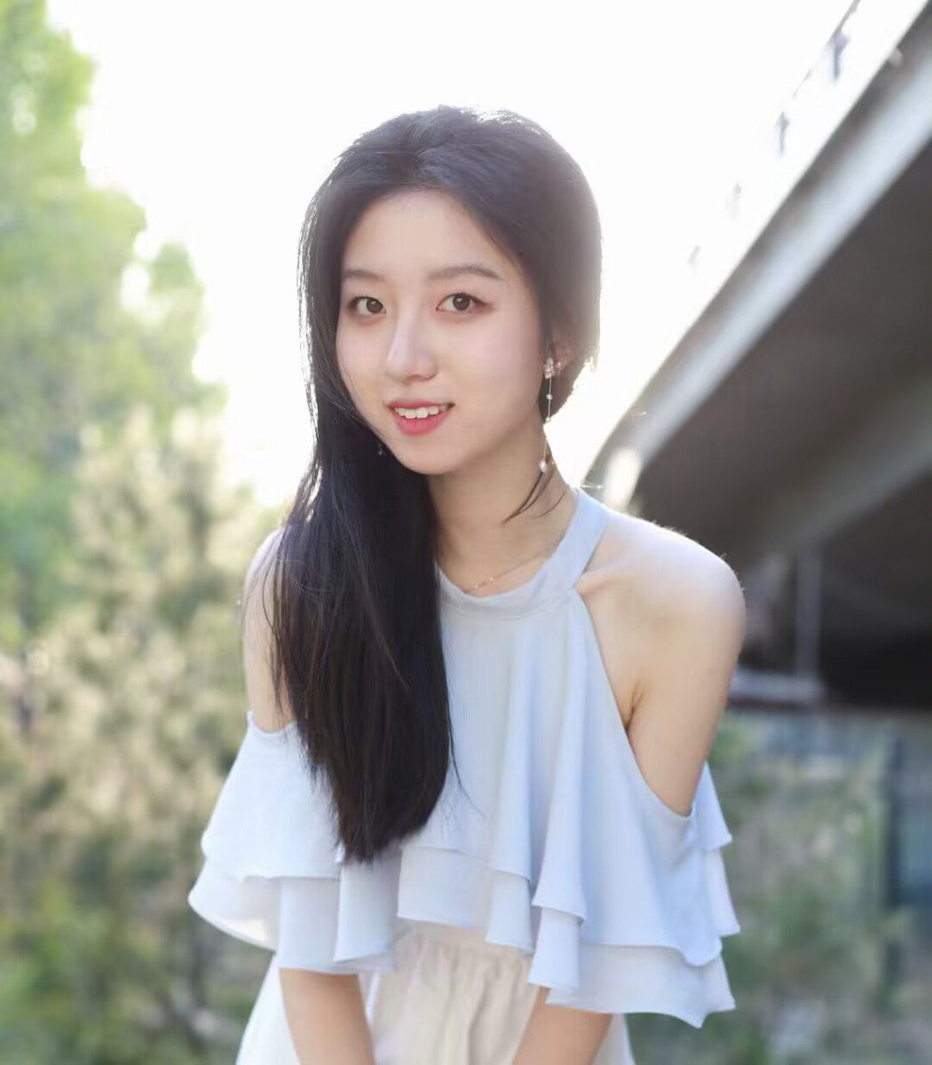 rjfactor73's tweet photo. 白天不管谁看到都会感觉是温婉的女神 没想到晚上看到男友的鸡巴 就化身吃鸡狂魔 用手抓住肉棒就迫不及待的往嘴里塞 舔到自己淫水直流 再主动张开骚穴 让鸡巴插入

@Sentoyun   @Sentodan
@Sentofen    @Sentohua https://t.co/Lvm1zhNaNP