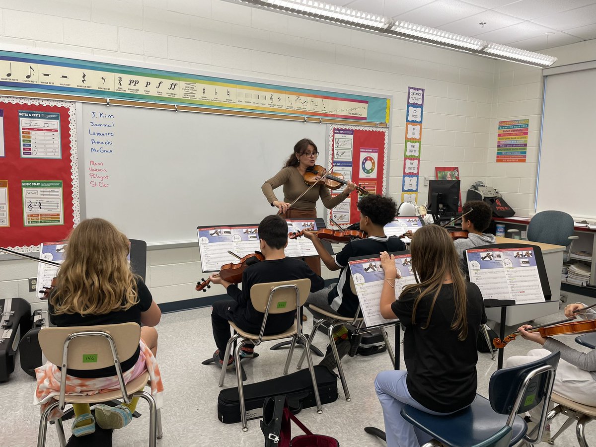 GloriaJCSL's tweet photo. Today marks the start of year 4 of our @NewOrchDC #NOWStringsClub π».. Thank you for providing our @HHESHUSKIES with the opportunity to work with and learn from one of your professional violinist. @csconnectmcps @MCPS @MCPSEspanol #communitypartners https://t.co/ButYM1eYGx