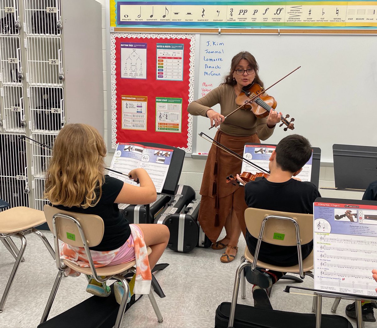 GloriaJCSL's tweet photo. Today marks the start of year 4 of our @NewOrchDC #NOWStringsClub π».. Thank you for providing our @HHESHUSKIES with the opportunity to work with and learn from one of your professional violinist. @csconnectmcps @MCPS @MCPSEspanol #communitypartners https://t.co/ButYM1eYGx