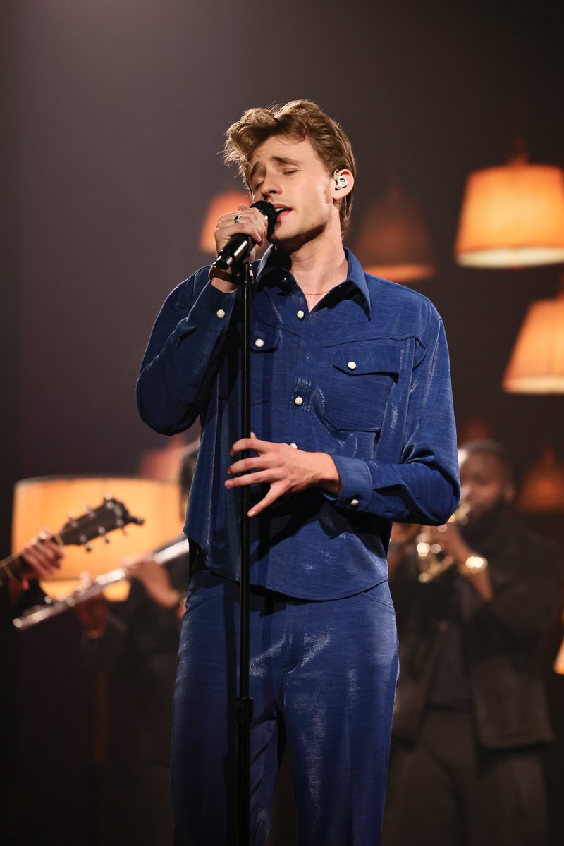FallonTonight's tweet photo. TONIGHT: Magnus Ferrell makes his TV debut to perform “Asleep Talking”! #FallonTonight https://t.co/92eiGj0E5G