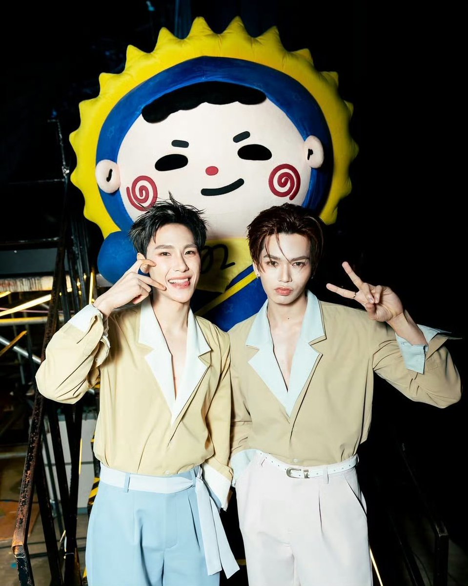 JIANGSI_WY's tweet photo. 🏠Family

#JuniorMark #junniorrs #markjrtn 
#JUMMO #JuMarkArtCafe https://t.co/5rBaSAG4oP