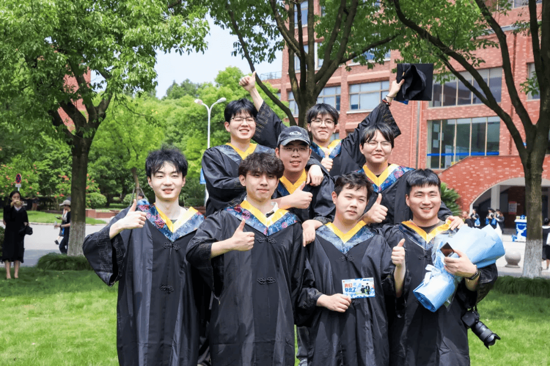 LovieGelviyf's tweet photo. Grad cap on, diplomas in hand—what a wild ride this journey was! Grateful for every laugh, lesson, and late-night pizza with my crew. Onto the next chapter, one step at a time https://t.co/ISGJmYZhJl