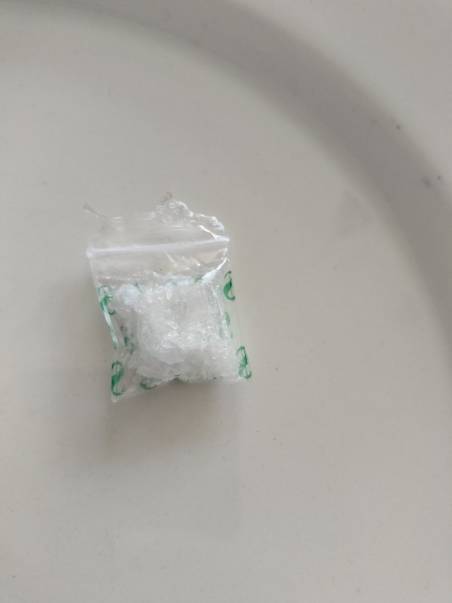 Elforaneo_to's tweet photo. Cómo se usa estooo? 
 Cuánto tiempo les dura el gramo? 
#drugtwt  #drugstwt https://t.co/m67r7seLwm