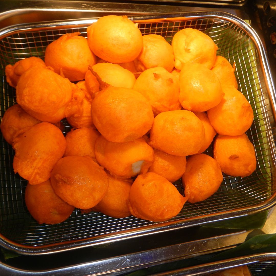 YummyEasy's tweet photo. Tiny eggs, big flavor!  Kwek-Kwek has a crunchy outside, soft inside, and pairs perfectly with a tangy dipping sauce. Who wants some?
#food #recipes #Foodie #PinoyEats #SnackTime
https://t.co/4hKxx02EtR https://t.co/u0h3ID0FRI