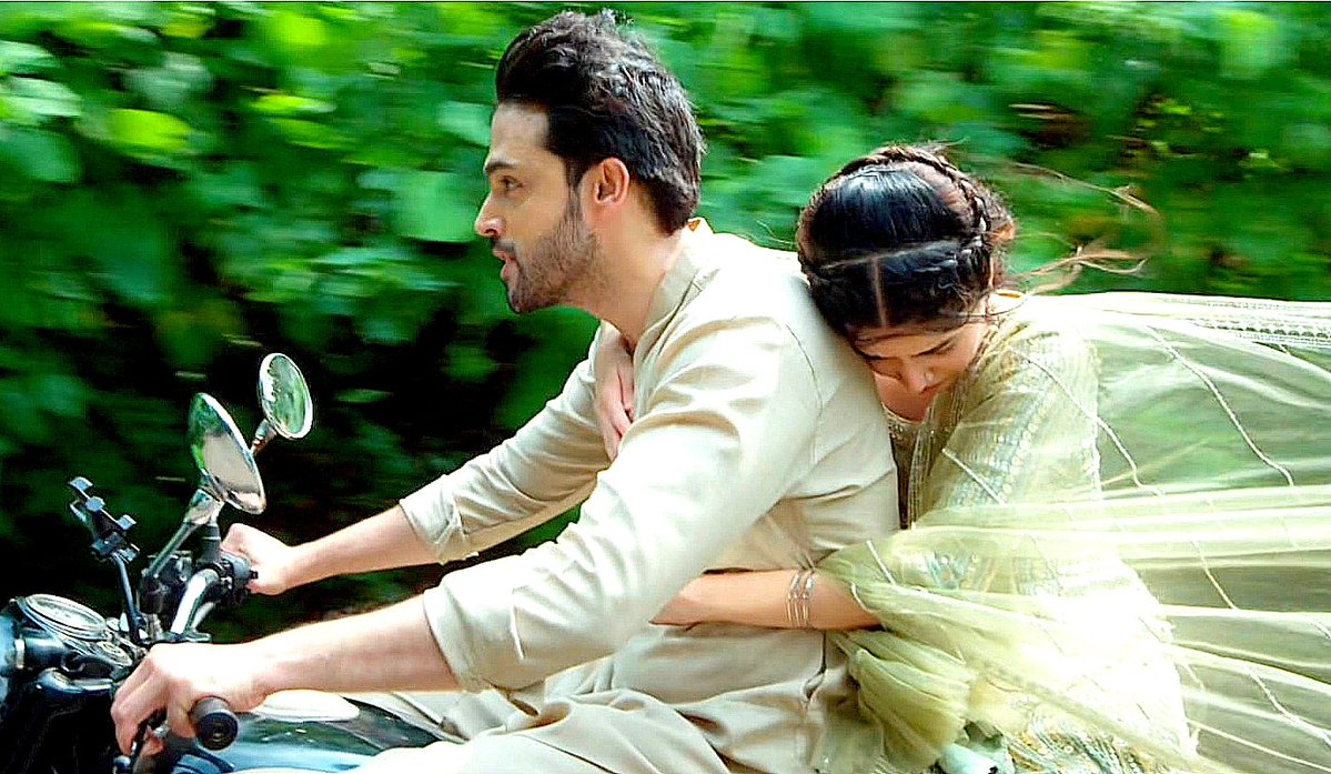 Babulal54764138's tweet photo. You could pause this at any random second, frame it, and hang it in an art gallery..🤌🏻

Obsessed with how jaw-droppingly gorgeous every single scene is..🛐🤯🔥

•#SeherHoneKoHai• •#MaHer• https://t.co/U3NVbrzPmT