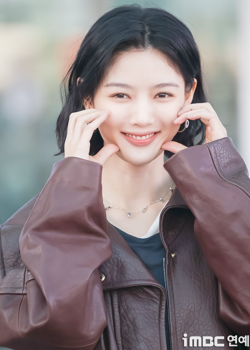 moonliebe_'s tweet photo. The closer the shot, the prettier she gets. https://t.co/xDQp8meG2A