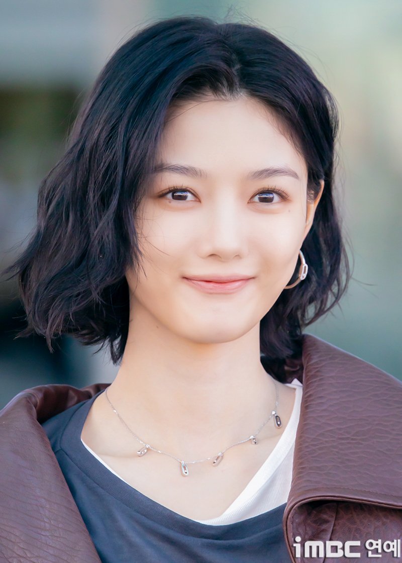 moonliebe_'s tweet photo. The closer the shot, the prettier she gets. https://t.co/xDQp8meG2A