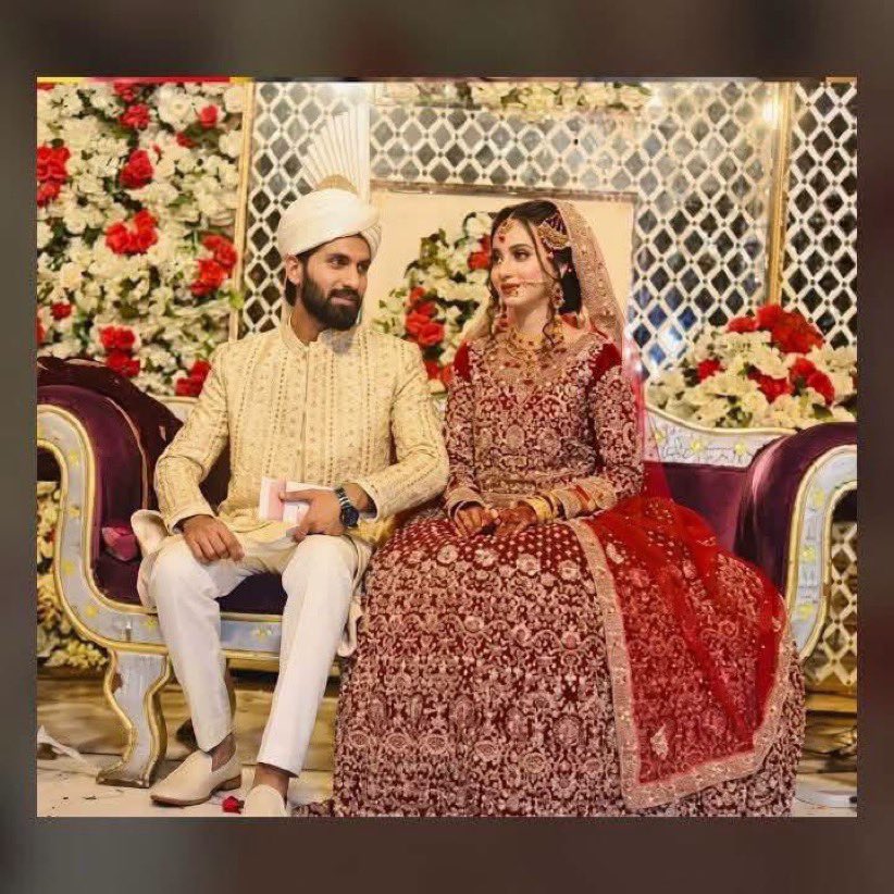 shayezakhan's tweet photo. دوسری بار بیٹی کی خوشخبری… اور اس کی یہ دردناک سزا؟ 😭💔
بیٹی اللہ کی رحمت ہے، جرم نہیں۔ مگر افسوس کہ آج بھی کچھ خاندانوں میں بیٹی کی پیدائش کو بوجھ سمجھا جاتا ہے اور ماؤں کو اس کی سزا بھگتنا پڑتی ہے۔
مبینہ طور پر عروج، جو دوسری مرتبہ ماں بننے والی تھی، سسرال کے مسلسل دباؤ کے باعث الٹراساؤنڈ کروانے پر مجبور ہوئی۔ جب اسے معلوم ہوا کہ اس کے ہاں بیٹی کی پیدائش متوقع ہے تو اس نے خوف کے عالم میں یہ خبر اپنے شوہر کو دی۔ الزام ہے کہ بیٹی کی خبر سن کر شوہر نے عروج کو شدید تشدد کا نشانہ بنایا، جس سے اس کا چہرہ بری طرح زخمی ہوگیا اور اسے پہچاننا بھی مشکل ہو گیا۔💔
مزید افسوسناک بات یہ ہے کہ مبینہ طور پر اس دوران گھر میں موجود افراد خاموش تماشائی بنے رہے، جبکہ تقریباً پانچ ماہ کا ننھا وجود بھی شدید خطرے سے دوچار ہوگیا۔
عروج نے کسی طرح اپنی والدہ سے رابطہ کیا۔ اطلاع ملتے ہی اس کے والد اسے وہاں سے لے کر سول اسپتال پہنچے۔ ایک باپ کے لیے اس سے بڑھ کر تکلیف دہ منظر کیا ہوگا کہ وہ اپنی بیٹی کو اس حالت میں دیکھے کہ اس کا چہرہ تک پہچاننا مشکل ہو جائے۔ 😢

ہم مطالبہ کرتے ہیں کہ عروج کو انصاف فراہم کیا جائے
عروج کے لیے آواز اٹھائیں۔ اس پوسٹ کو زیادہ سے زیادہ شیئر کریں تاکہ اس مظلوم بیٹی کی آواز متعلقہ حکام تک پہنچ سکے اور اس مبینہ ظلم میں ملوث افراد کے خلاف قانون کے مطابق کارروائی کی جائے۔ 🙏
#عروج_کے_لیے_انصاف #بیٹی_رحمت_ہے
