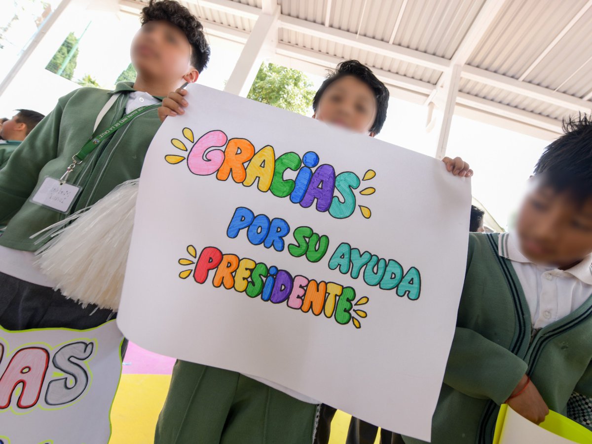 Pedro_RVillegas's tweet photo. Me dio mucha alegría regresar a la Primaria Sor Juana Inés de la Cruz, en Lomas de Monte María, y entregar la rehabilitación de su techado y una nueva aula digital. https://t.co/EnZndBLZLo