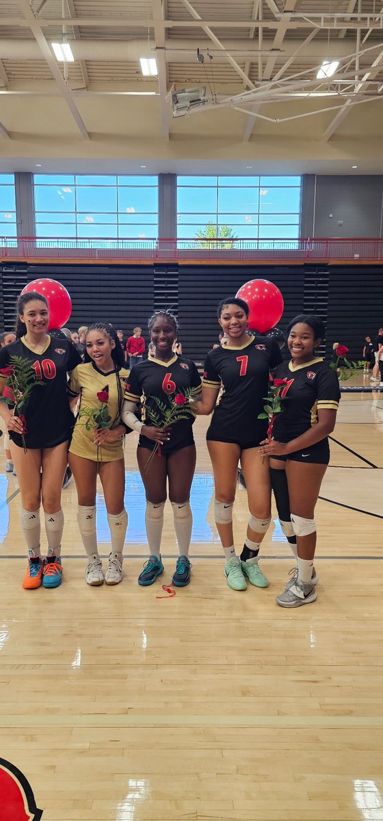 Chris_Murray14's tweet photo. Really proud of how @AllatoonaVB honors the seniors on opposing teams when hosting Senior Night. It is a great tradition of showing respect to the visitors. #CLASS #onepercent @toona_athletics @CCSD_AD @allatoona_hs https://t.co/eYztBOUJd1