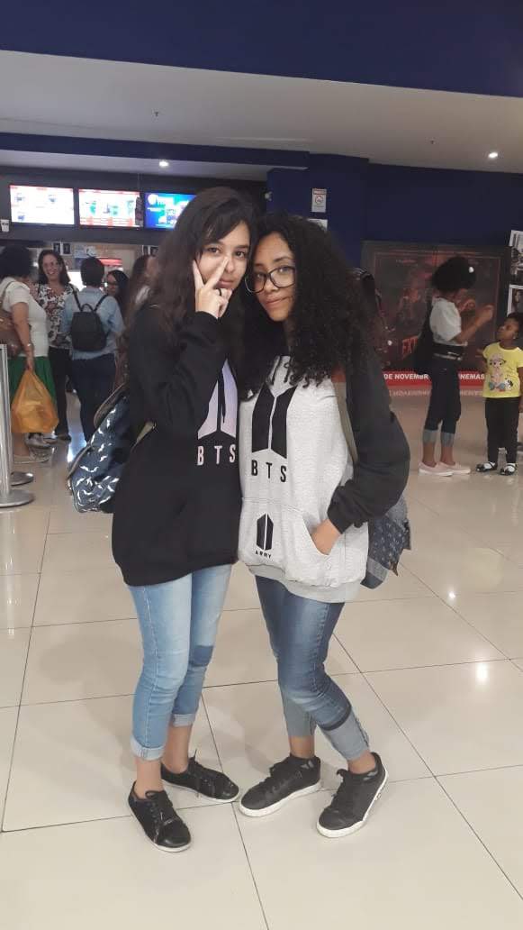 whtlirio's tweet photo. @viniecb jkjkkkkkkkkkkkkkkk eu e nievely na escola so andava assim https://t.co/rEqt31SpgU